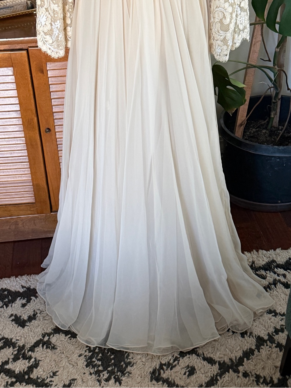 Lord & Taylor Vintage Ivory Lace Flare Chiffon Full Skirt Bow Back Wedding Gown - Picture 4 of 16